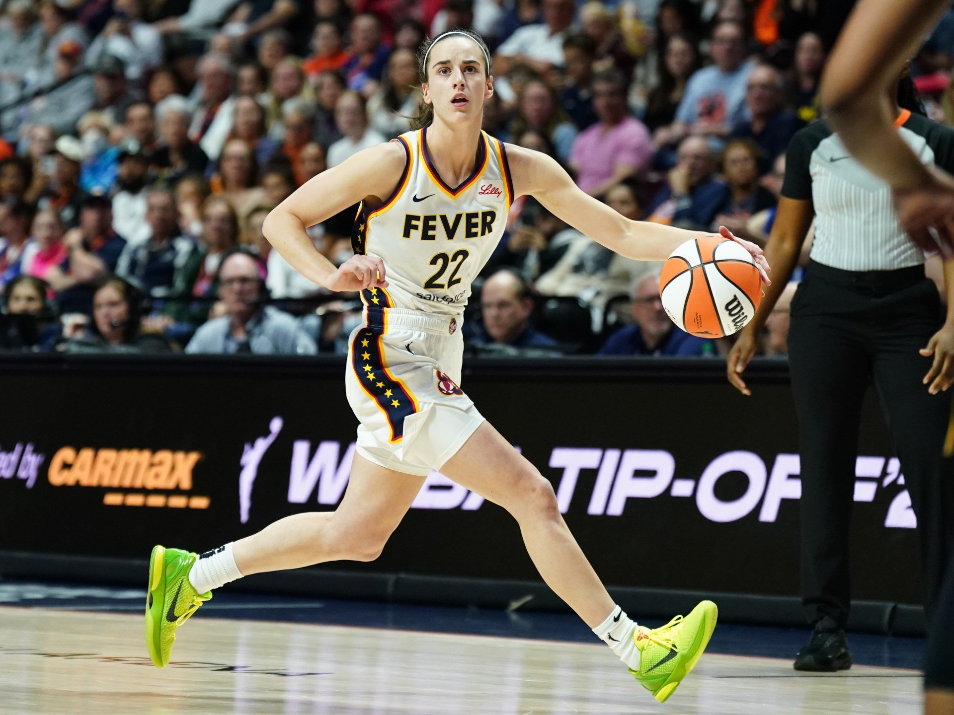 Caitlin Clark scores 20 in first WNBA game but Indiana lose to Connecticut