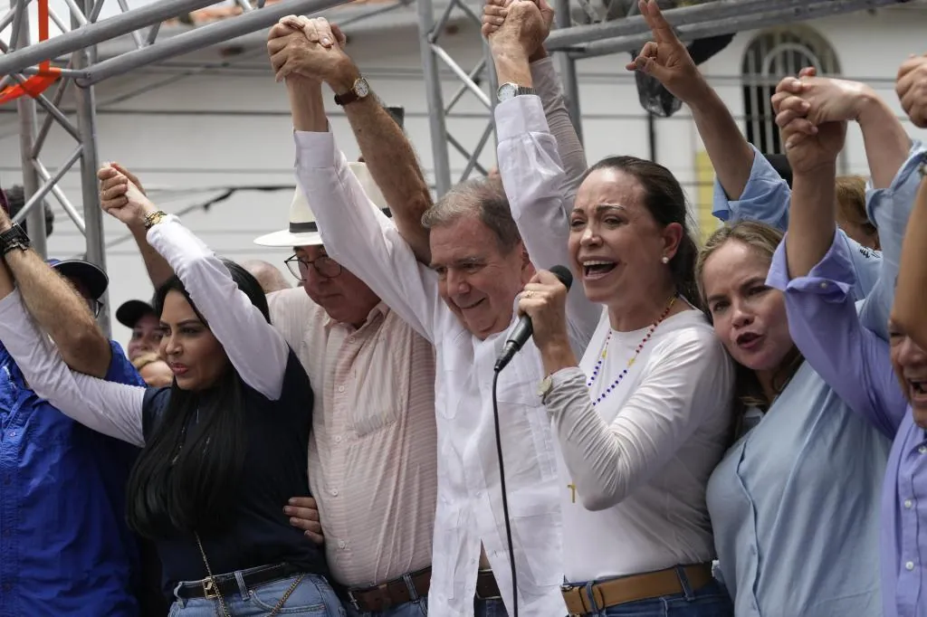 Edmundo González debuta en su primer acto de masas: "¡Vamos camino a la victoria!"