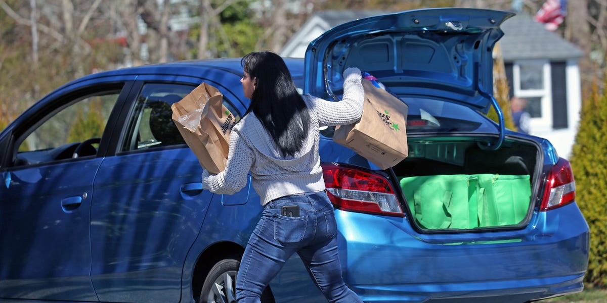 Scammers are using delivery apps like Instacart to swindle customers and delivery workers out of money