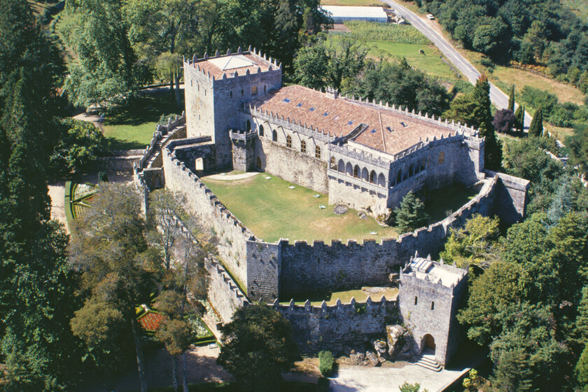 Este pueblo de Galicia tiene uno de los castillos mejor conservados de Europa