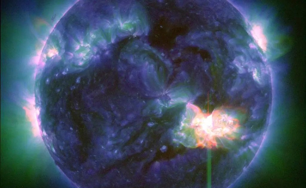 Strong Solar Storm Could Disrupt Communications and Produce Northern Lights in U.S.