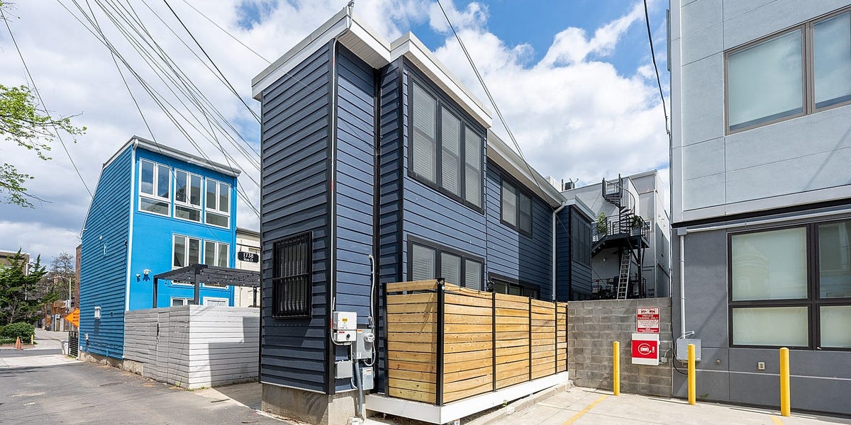 A 10-foot-wide modern home was built in a Washington, DC driveway. It's listed for $580,000. See inside.