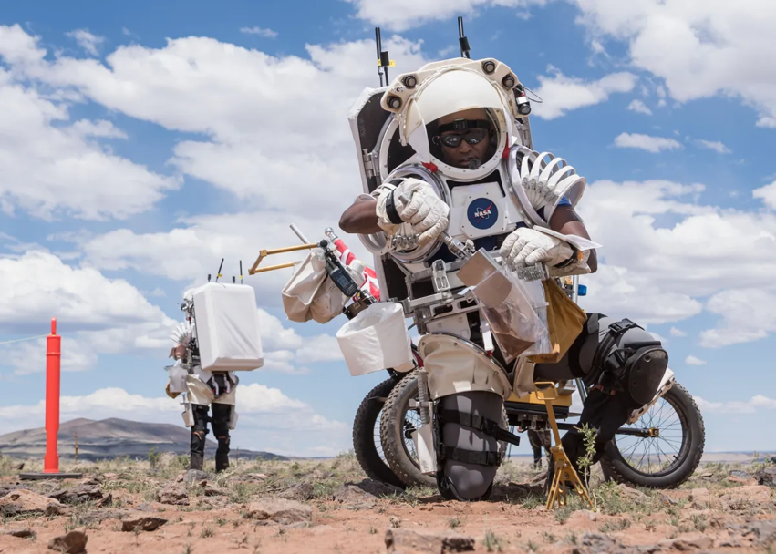 NASA Tests Technology, Practices Artemis Moonwalks in Arizona Desert #WearableWednesday