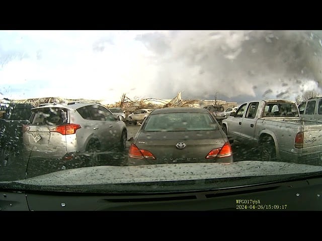 Fugaz y destructor tornado en Nebraska