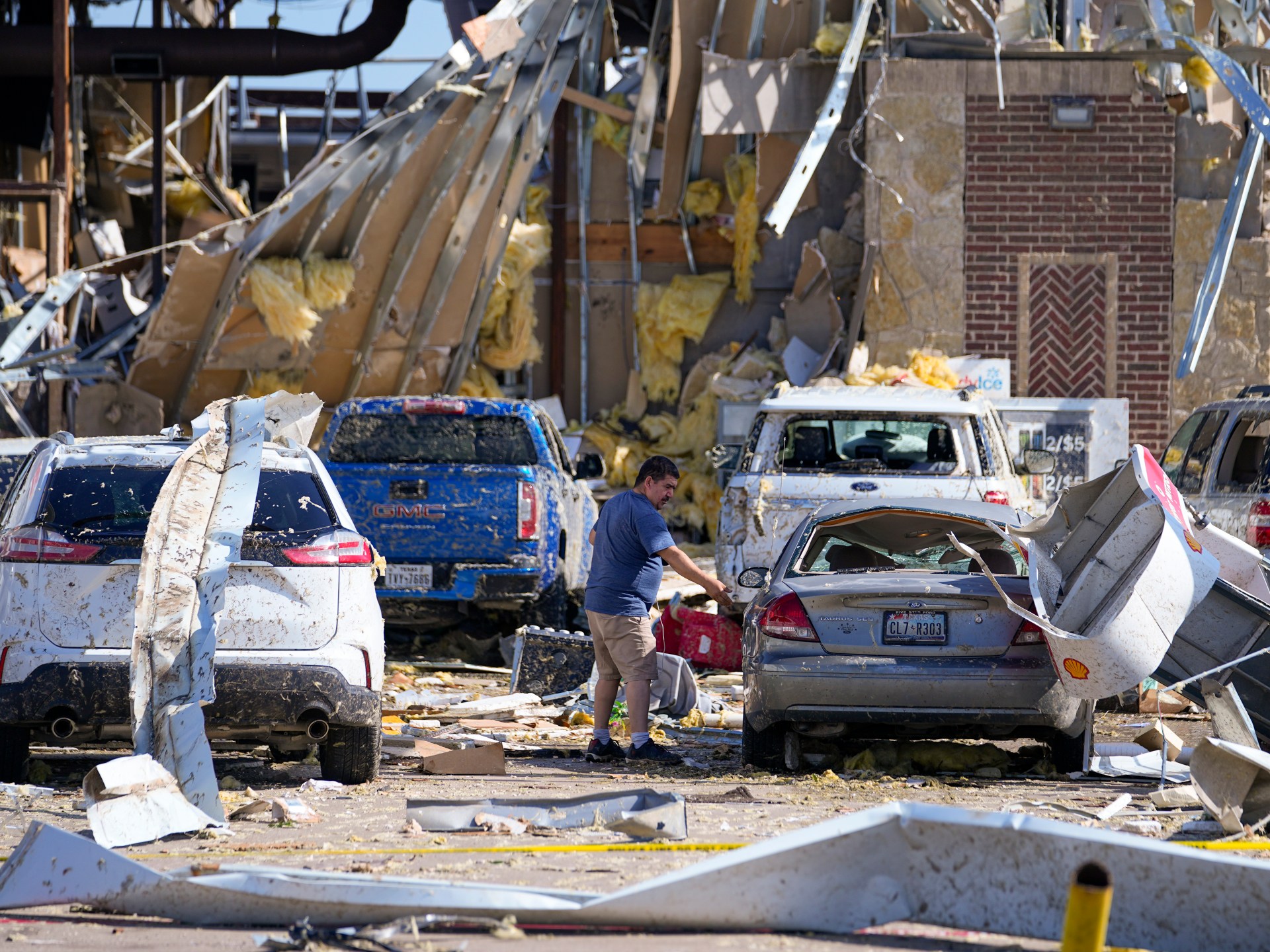 Death toll rises to 21 after storms sweep across several US states