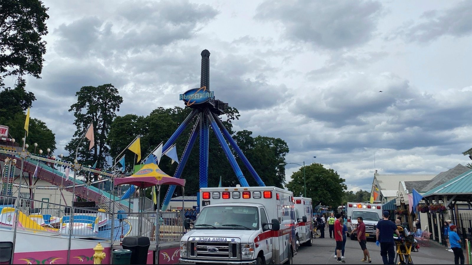 Crews rescue 28 people trapped upside down high on Oregon amusement park ride