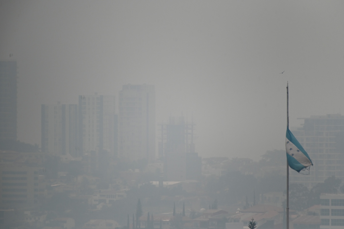 Honduras y Guatemala reportan cielos saturados por histórica contaminación de humo por fuegos forestales