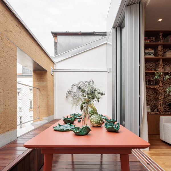 Rammed-earth wall fronts Parisian townhouse by Déchelette Architecture