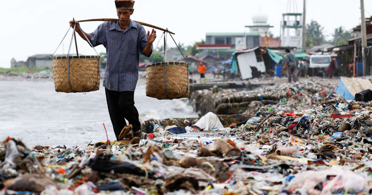 Les Indonésiens avalent environ 15 grammes de microplastiques par mois