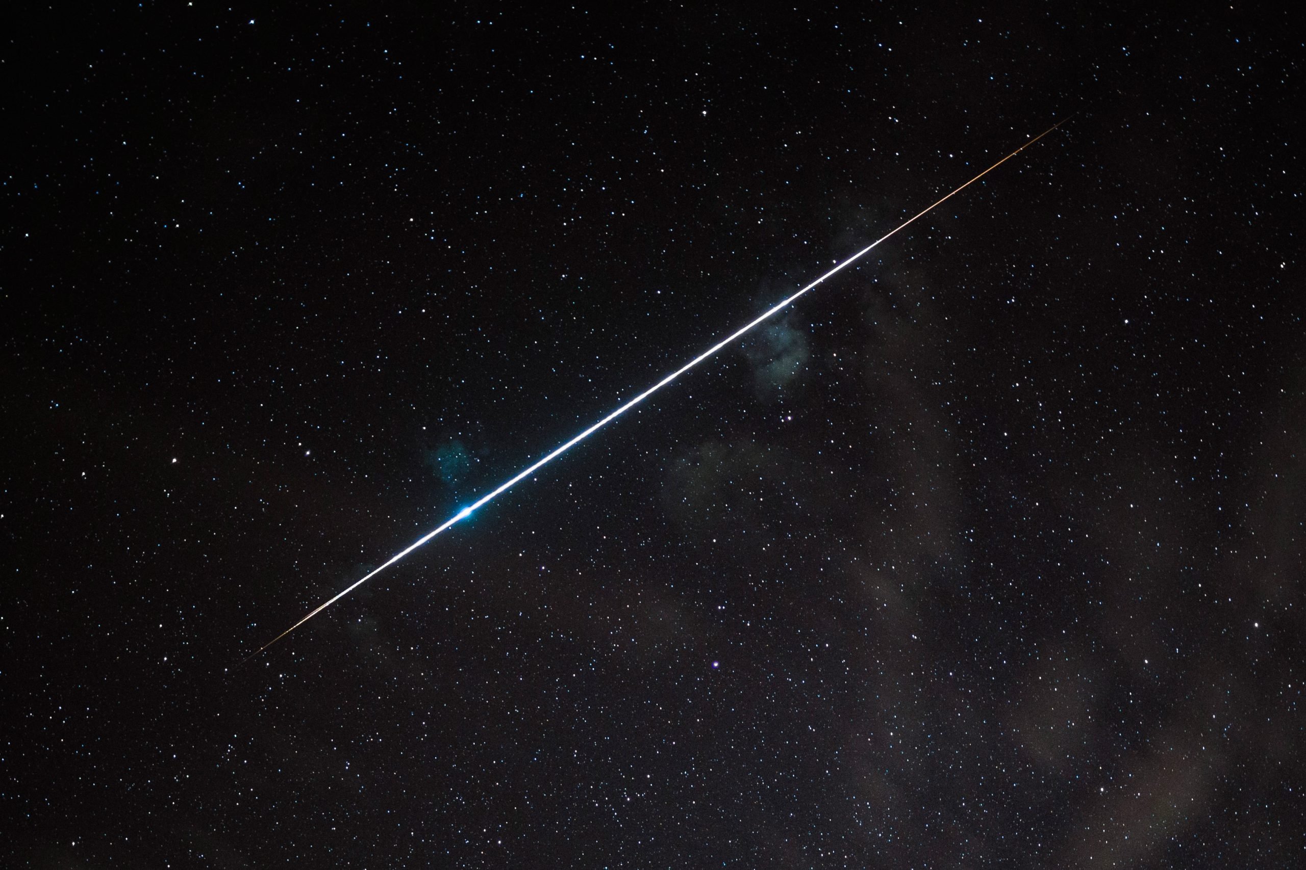 Un impresionante meteorito cruza de noche España y Portugal y múltiples vídeos recogen el impactante momento