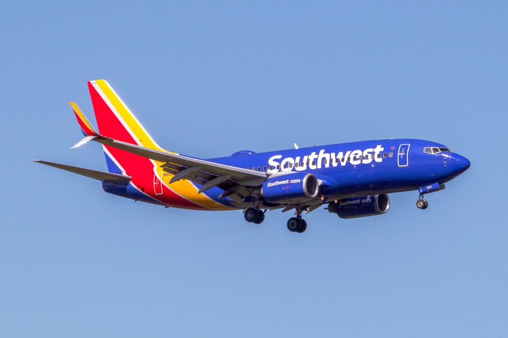 Southwest flight plunged to within 400 feet of ocean off Hawaii: report