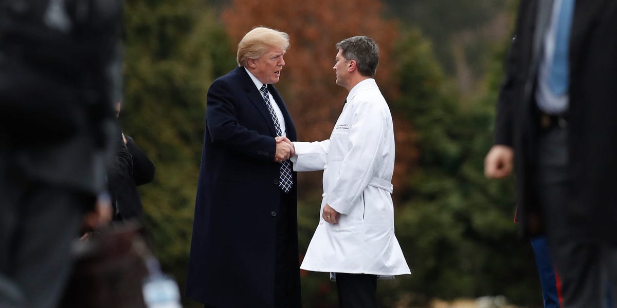 Trump challenges Biden to a cognitive test but confuses the name of the doctor who tested him