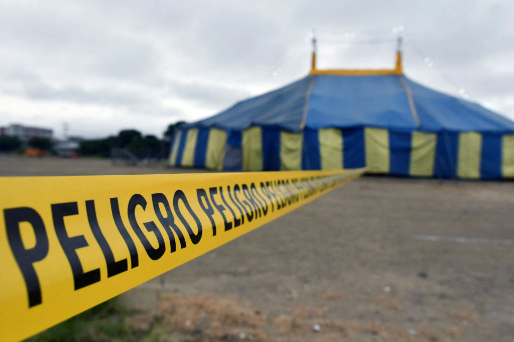 Asesinan a asambleísta y su esposa en Ecuador durante una balacera en un circo de Manta