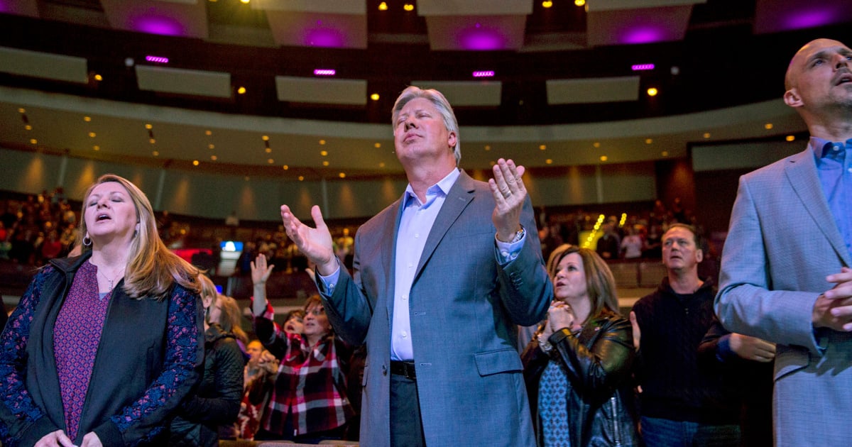 Pastor Robert Morris resigns from Gateway Church after child sex abuse allegation