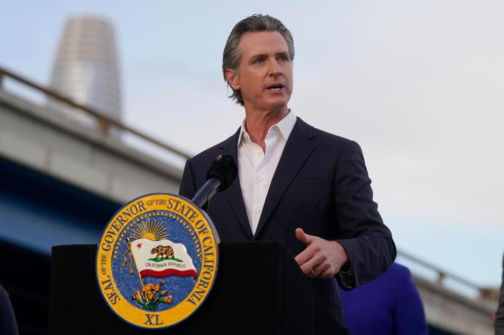 Newsom wants to limit students' use of smartphones in school