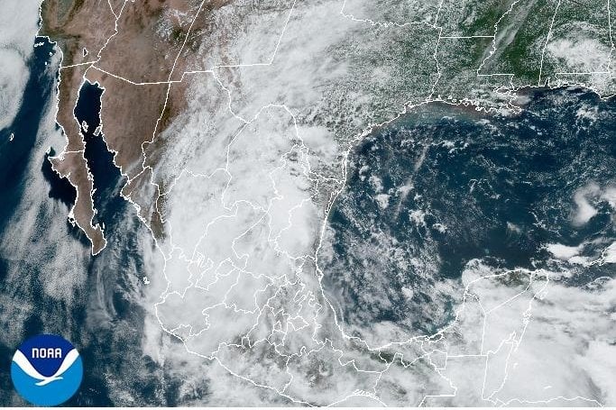 Tropical Storm Alberto nears Mexico's coast, rains lessen in Texas