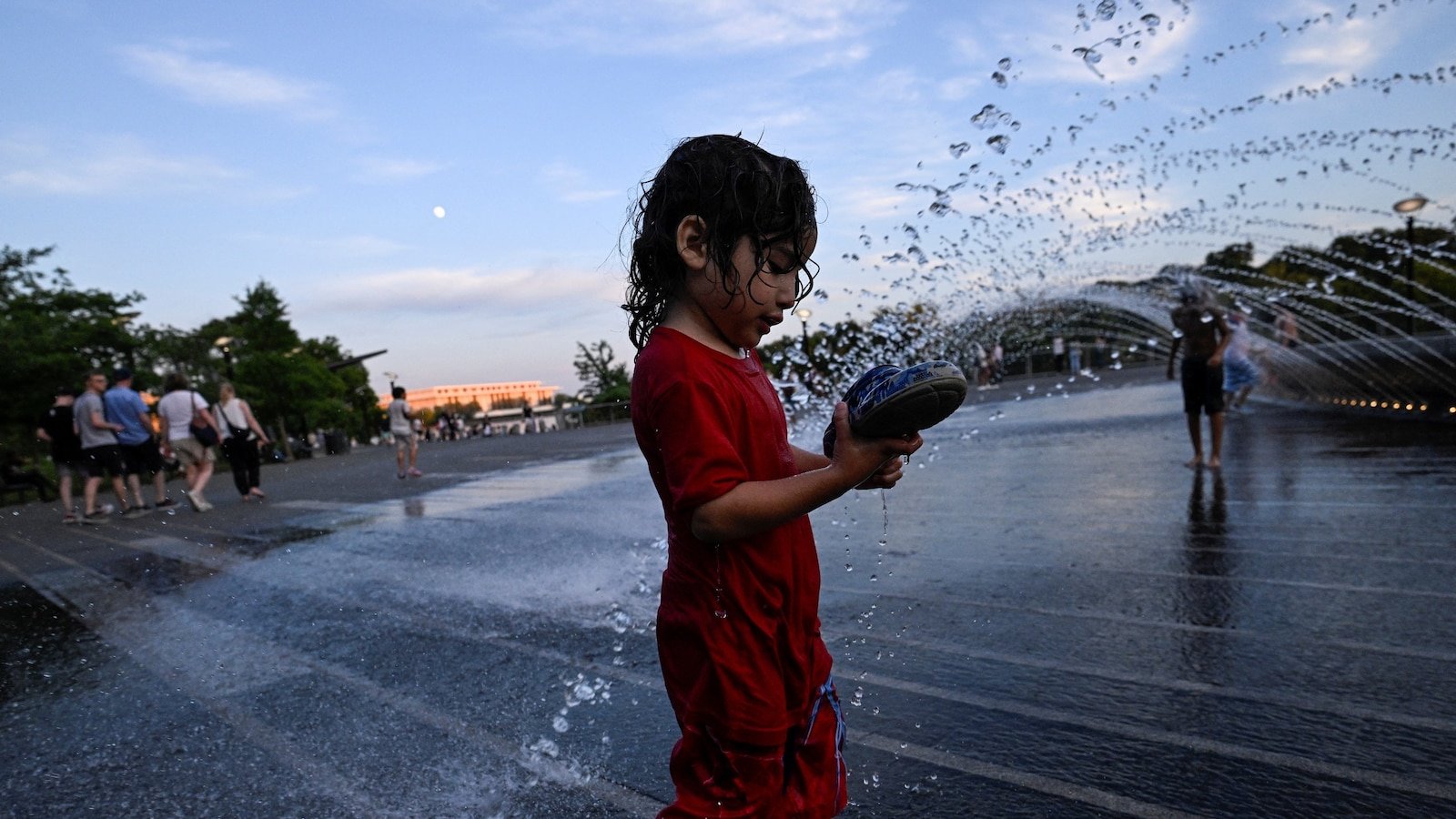 Sweltering heat wave continues, with 16 states under heat alerts