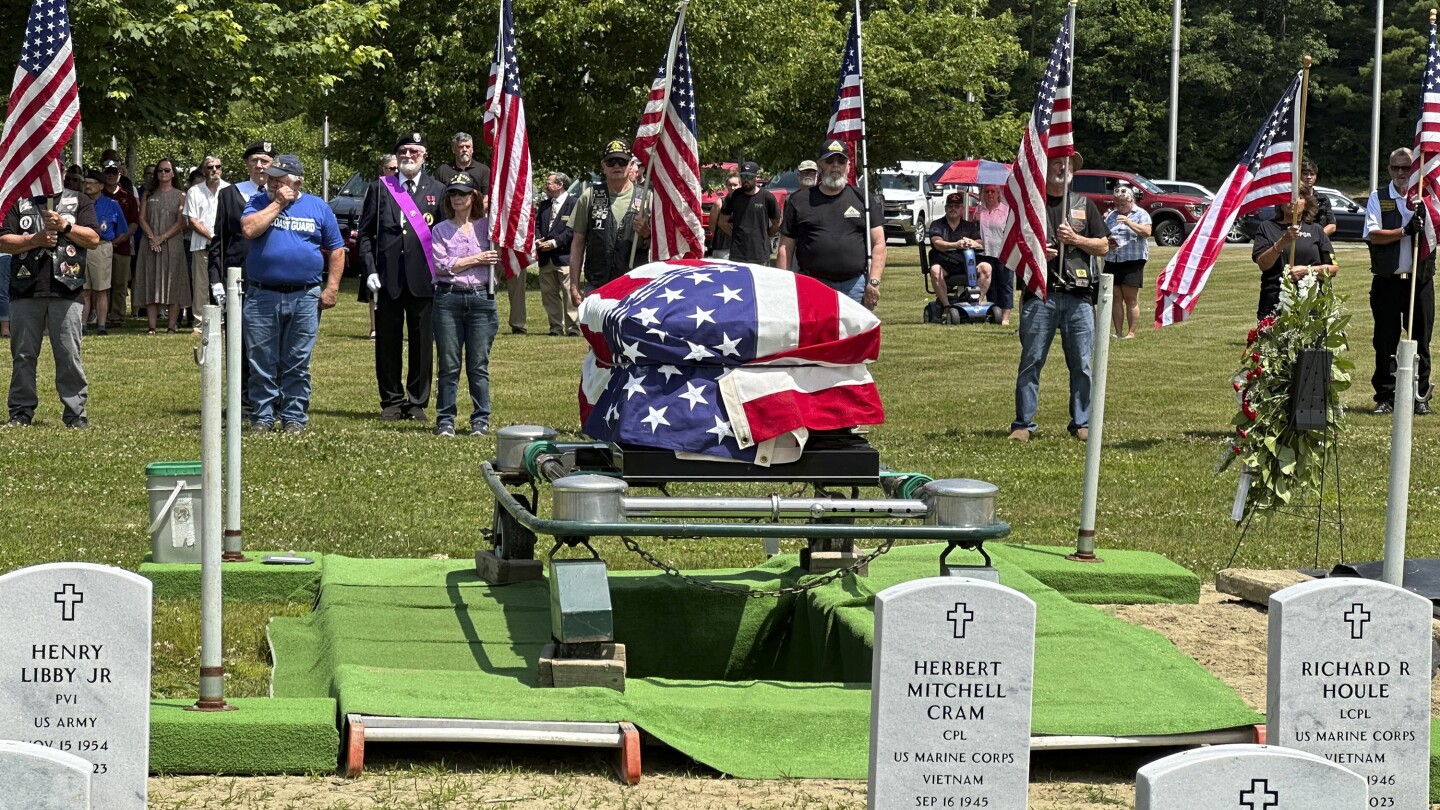 A US veteran died at a nursing home. Hundreds of strangers said goodbye