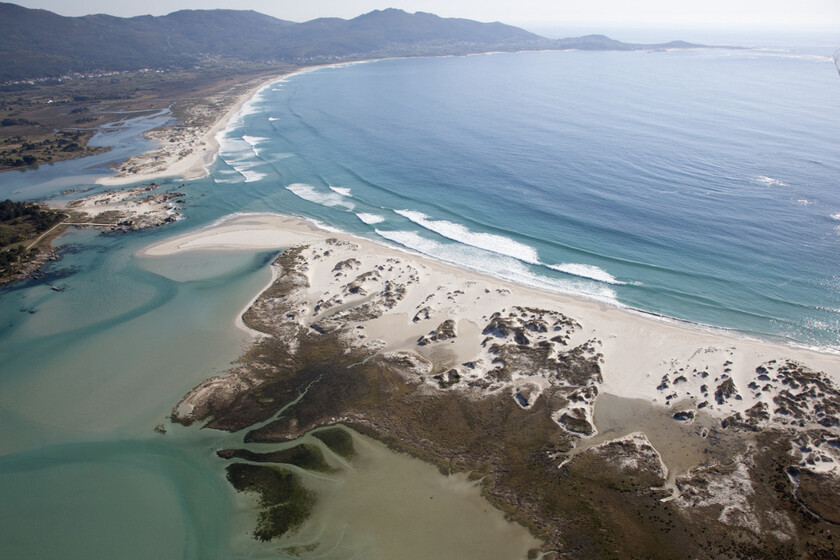 Mitad marismas, mitad océano: así es la playa de Galicia que enamora a National Geographic