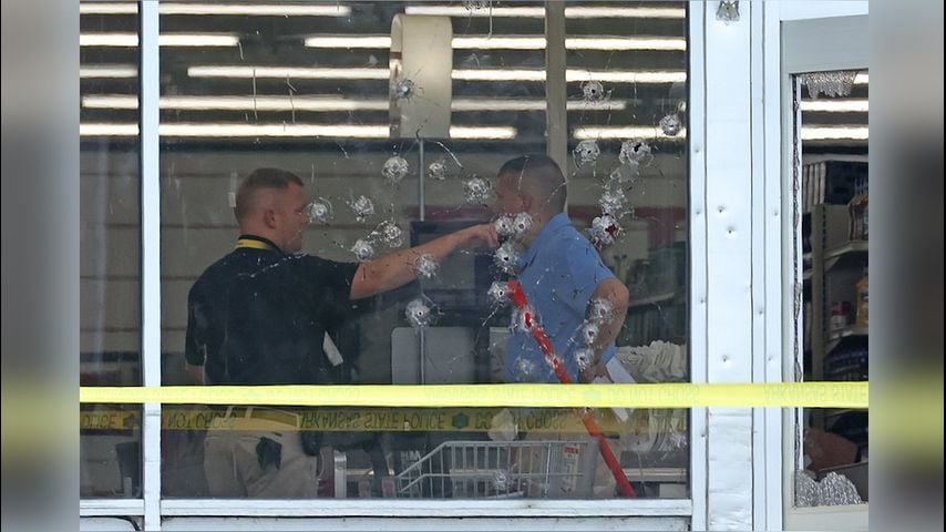 Shooting at grocery store in Arkansas kills 3 and wounds 10 others, police say