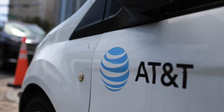 AT&T can’t hang up on landline phone customers, California agency rules