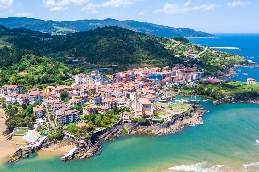 Ni Lekeitio ni Elantxobe: este es el pueblo marinero más bonito de Vizcaya (y con una de las mejores playas de España)