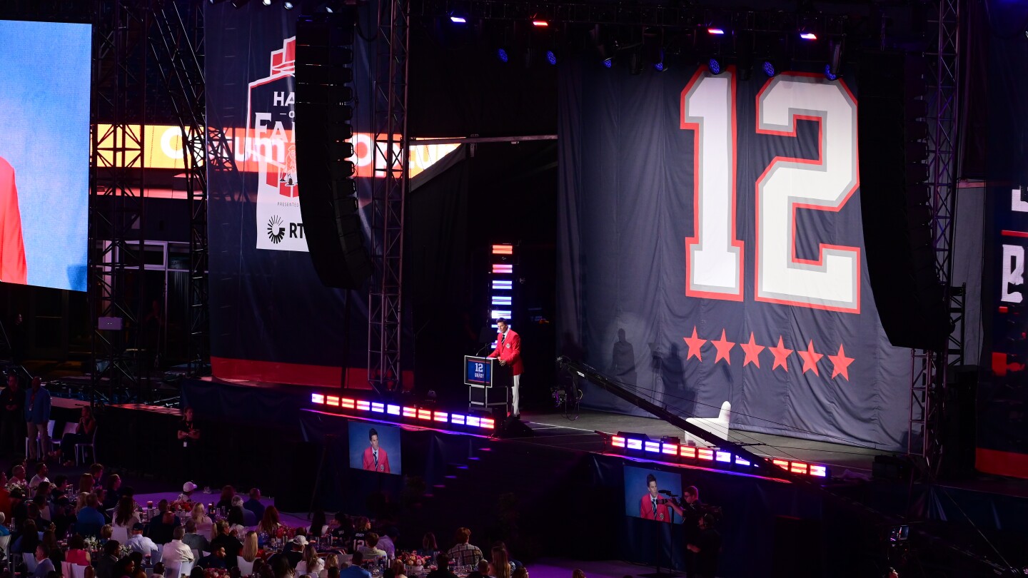 Patriots retire Tom Brady's No. 12