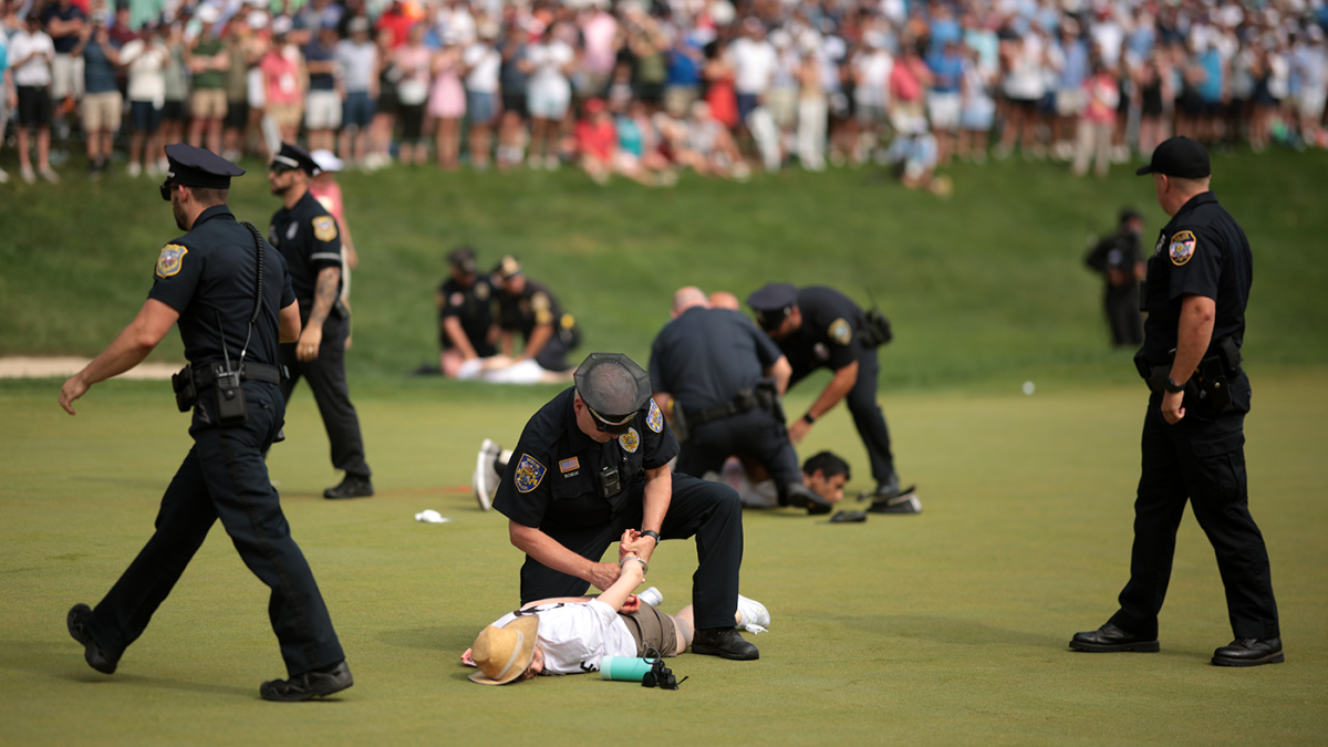 Protesters with smoke bombs tackled after interrupting 72nd hole of 2024 Travelers Championship