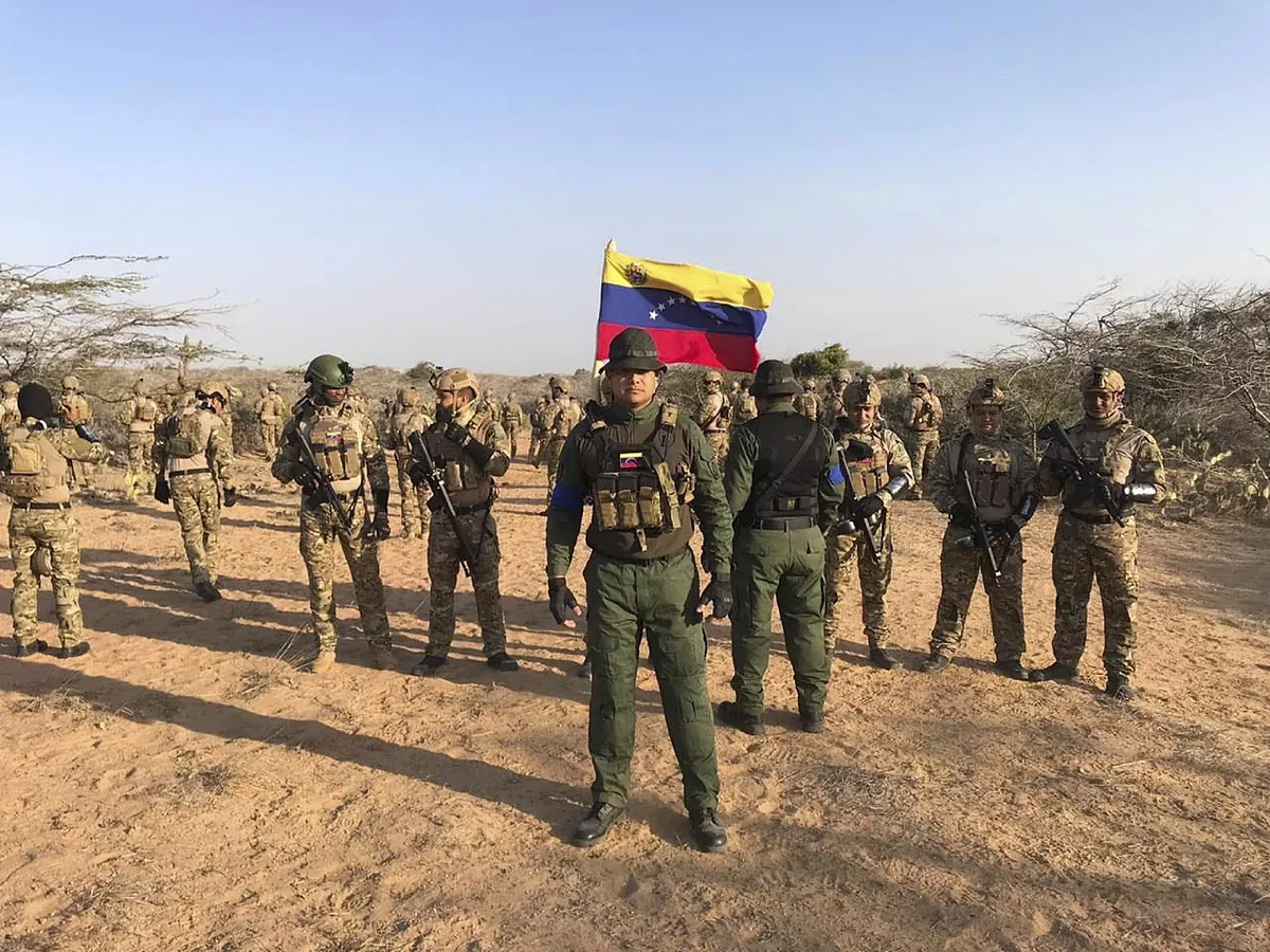 La cárcel inhumana en Venezuela del comandante que liberó a Leopoldo López (y el lamento desde España de su mujer e hijos)