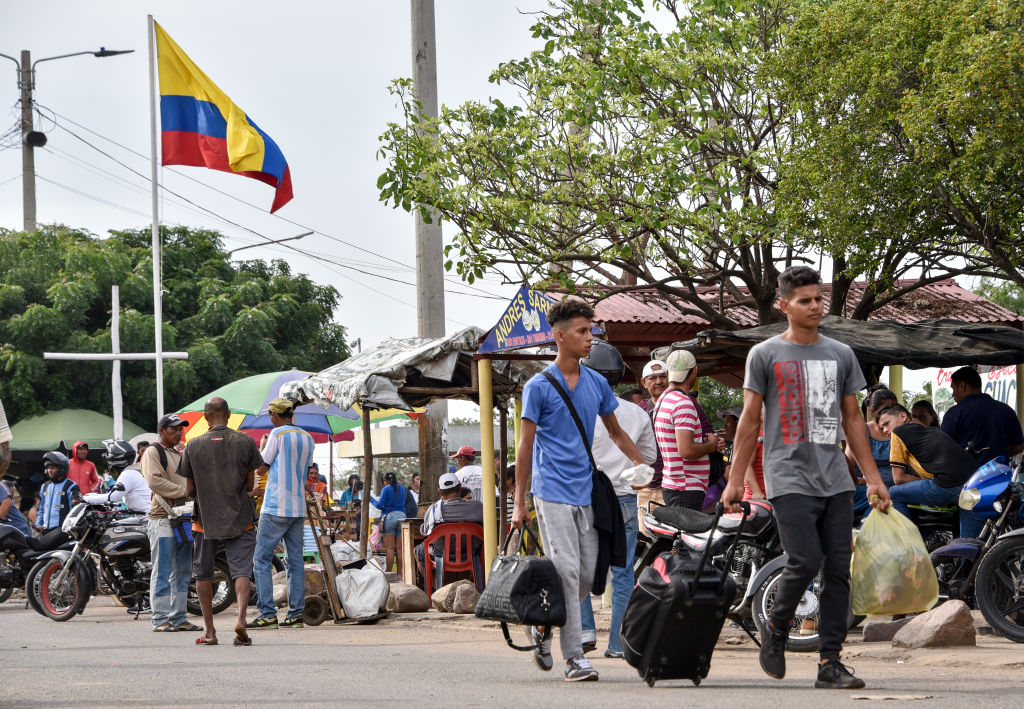 Colombia dará permisos especiales para regularizar a los tutores de 270.000 menores migrantes de Venezuela