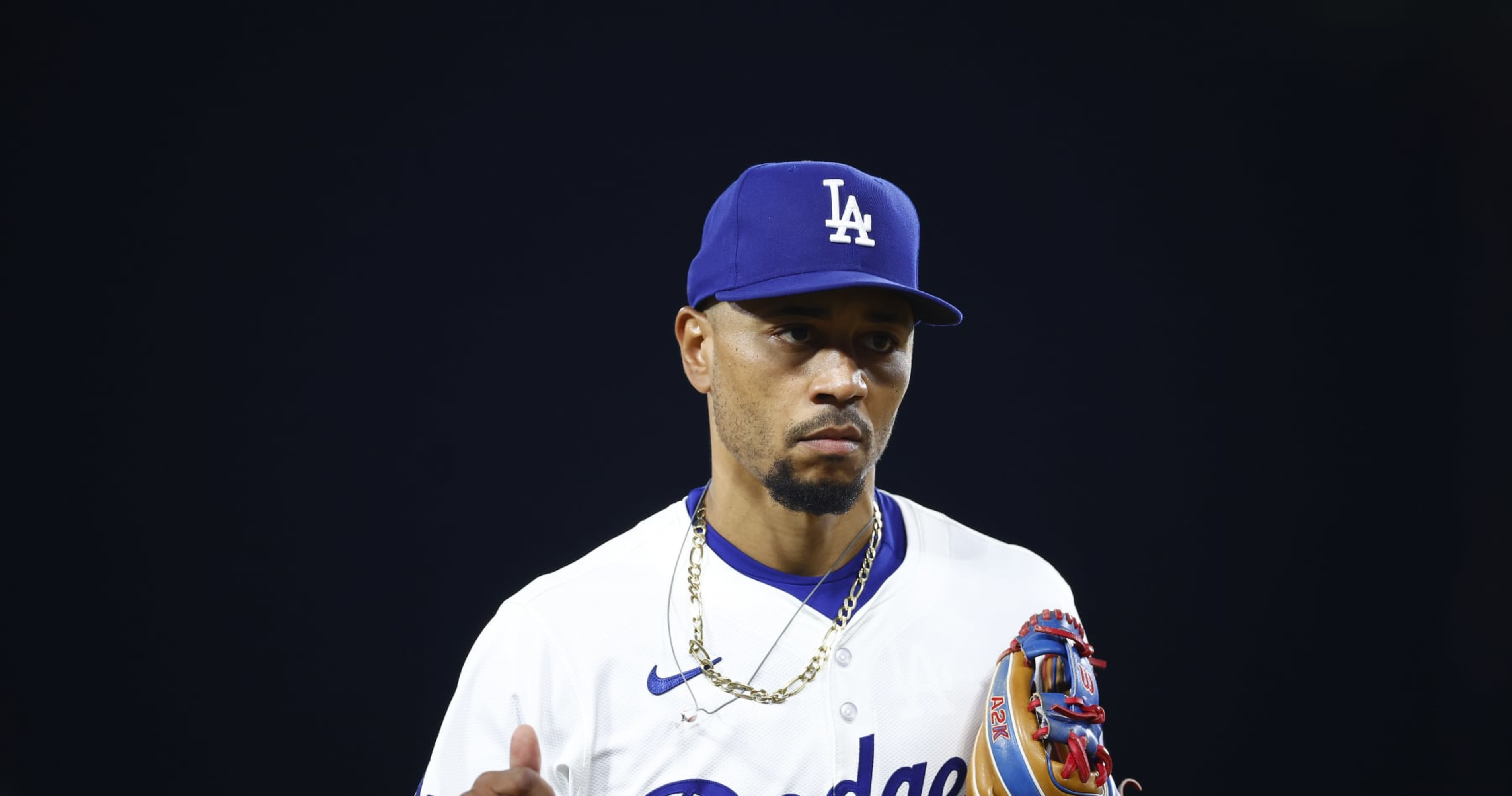 Dodgers' Mookie Betts to Miss Time with Fractured Hand Injury; Won't Need Surgery