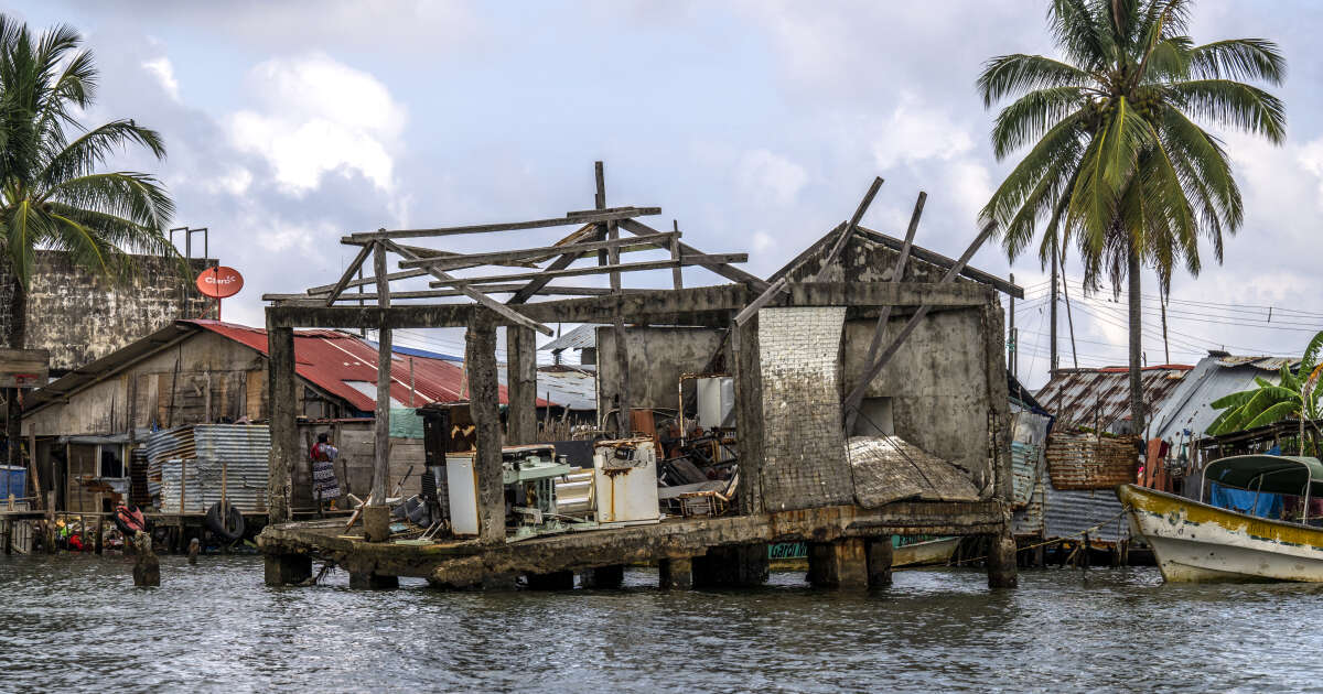 Au Panama, les premiers réfugiés climatiques d’Amérique latine évacuent “l’île du crabe”