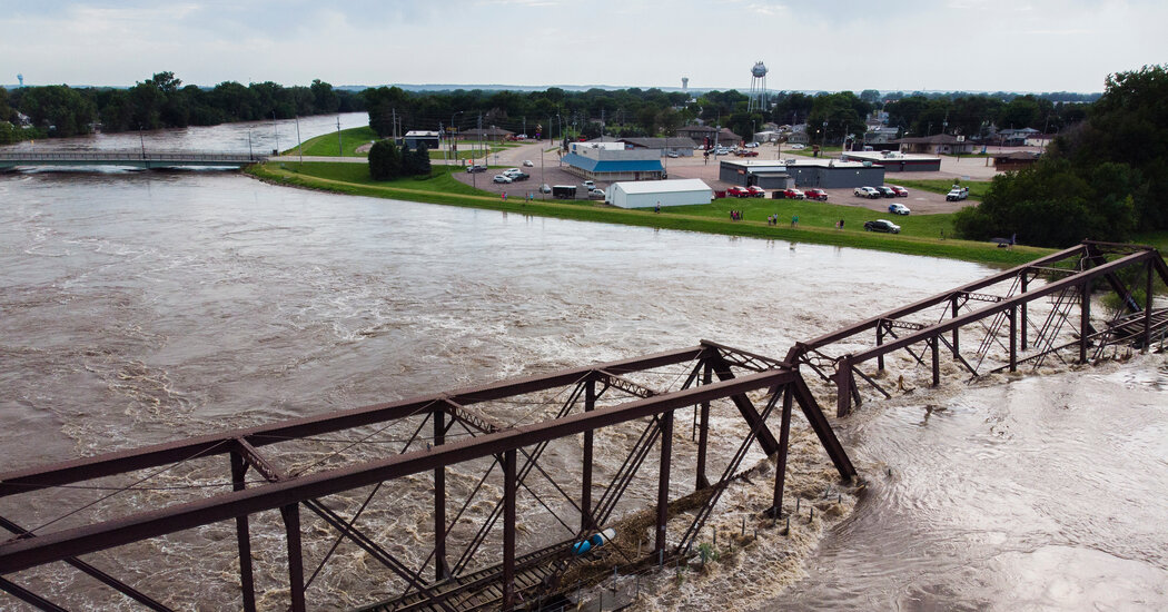 Wading Through Neck-high Waters in Iowa, a Husband Implored His Wife to Keep Going