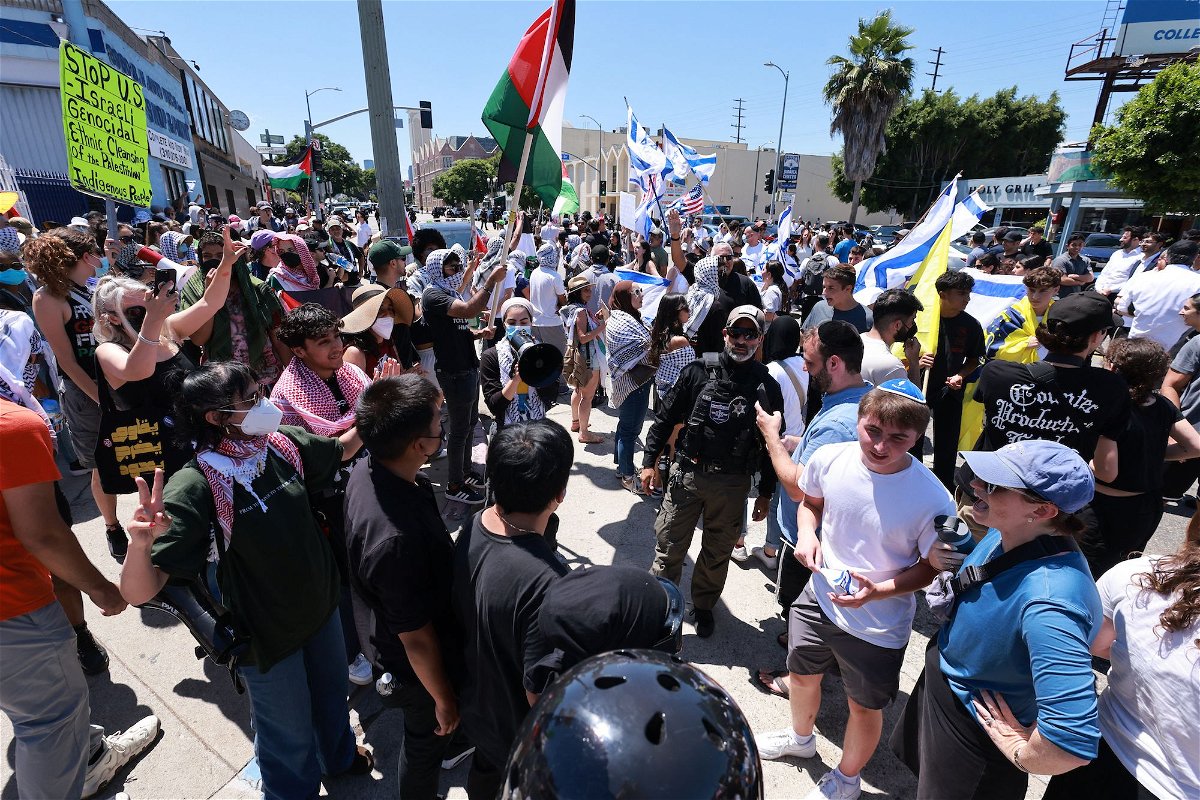 Pro-Palestinian protest outside LA synagogue criticized as ‘antisemitic’ after street fights with pro-Israel protesters