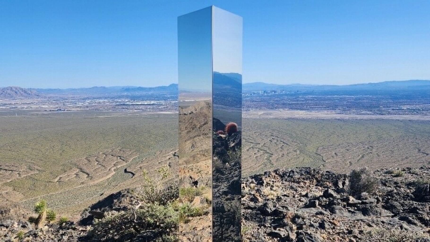 Un nouveau monolithe apparaît inexplicablement dans le désert du Nevada, mais le mystère persiste toujours