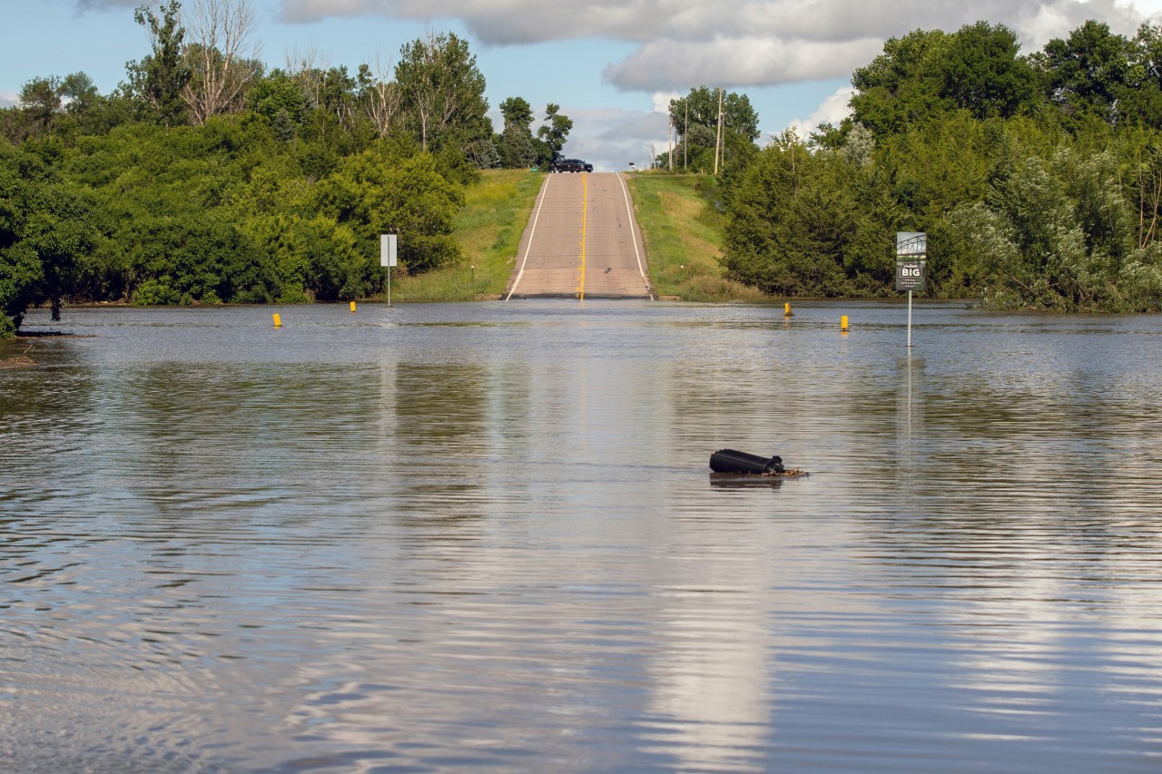 Flooding forces people from homes in some parts of Iowa while much of US broils again in heat