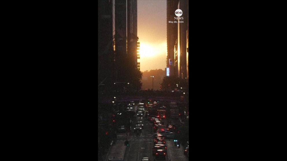 WATCH: Crowds gather to witness biannual Manhattanhenge in New York City
