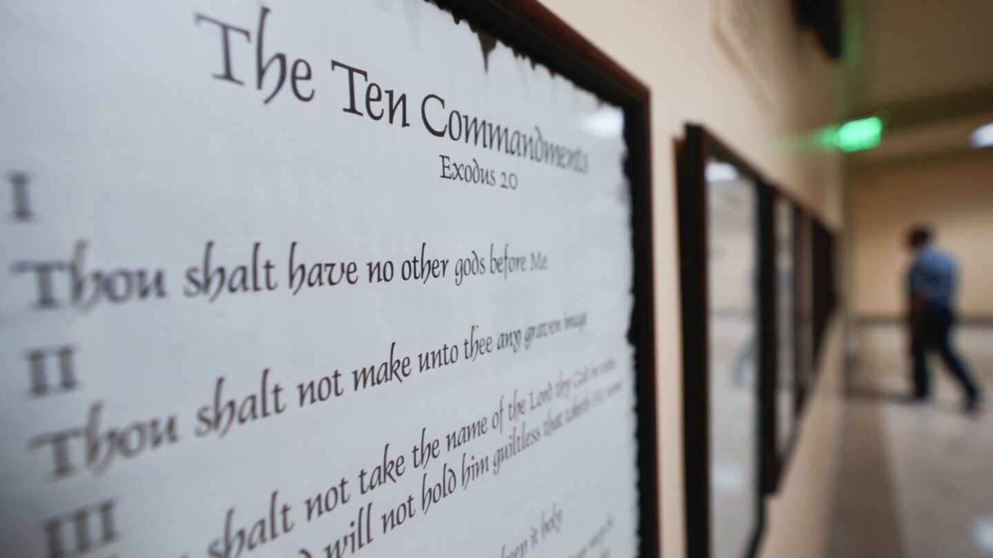 Lawsuit challenges Louisiana's new Ten Commandments law