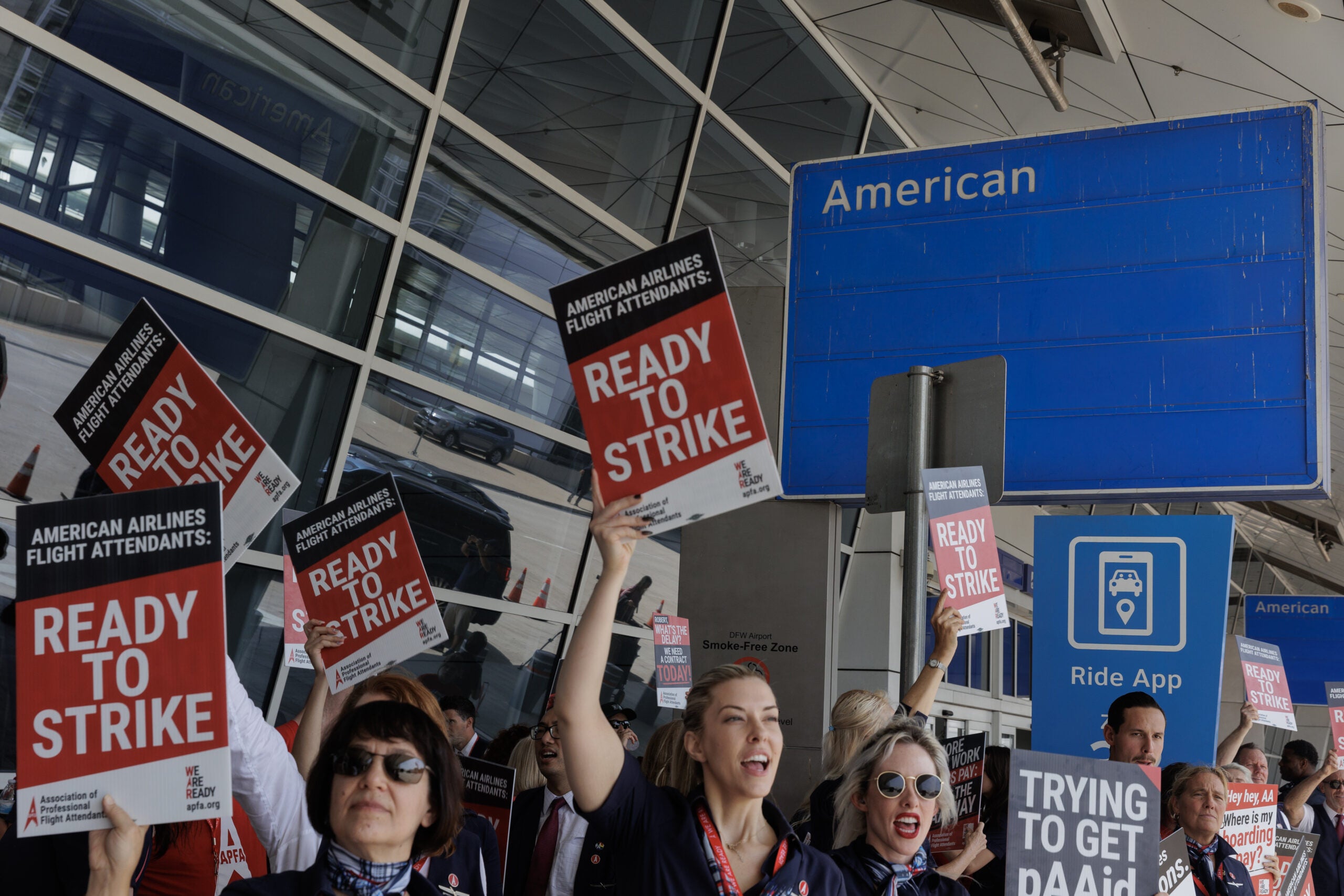 American Airlines flight attendants move closer to strike as Alaska reaches deal