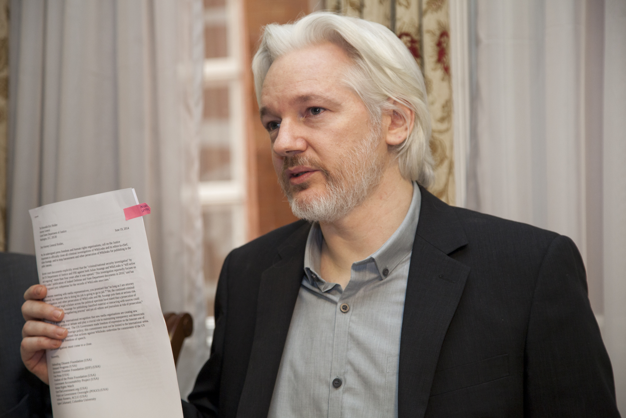 Julian Assange se declara culpable de filtrar secretos de seguridad nacional a cambio de su libertad