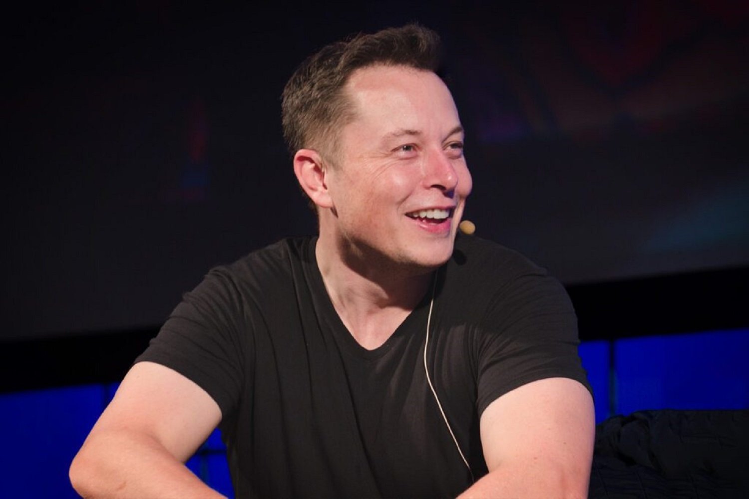 Tesla : voici pourquoi les 56 milliards de dollars accordés à Elon Musk sont “du vent” pour l’instant
