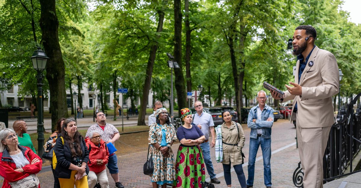 De sporen van het slavernijverleden zijn in het Haagse straatbeeld overal