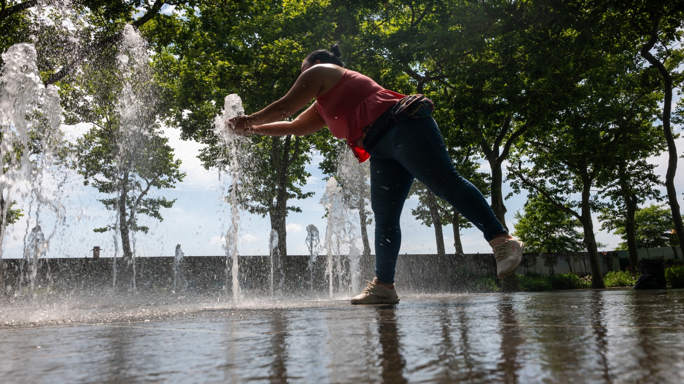 Heat wave continues to boil the Midwest and East Coast while storms brew behind it