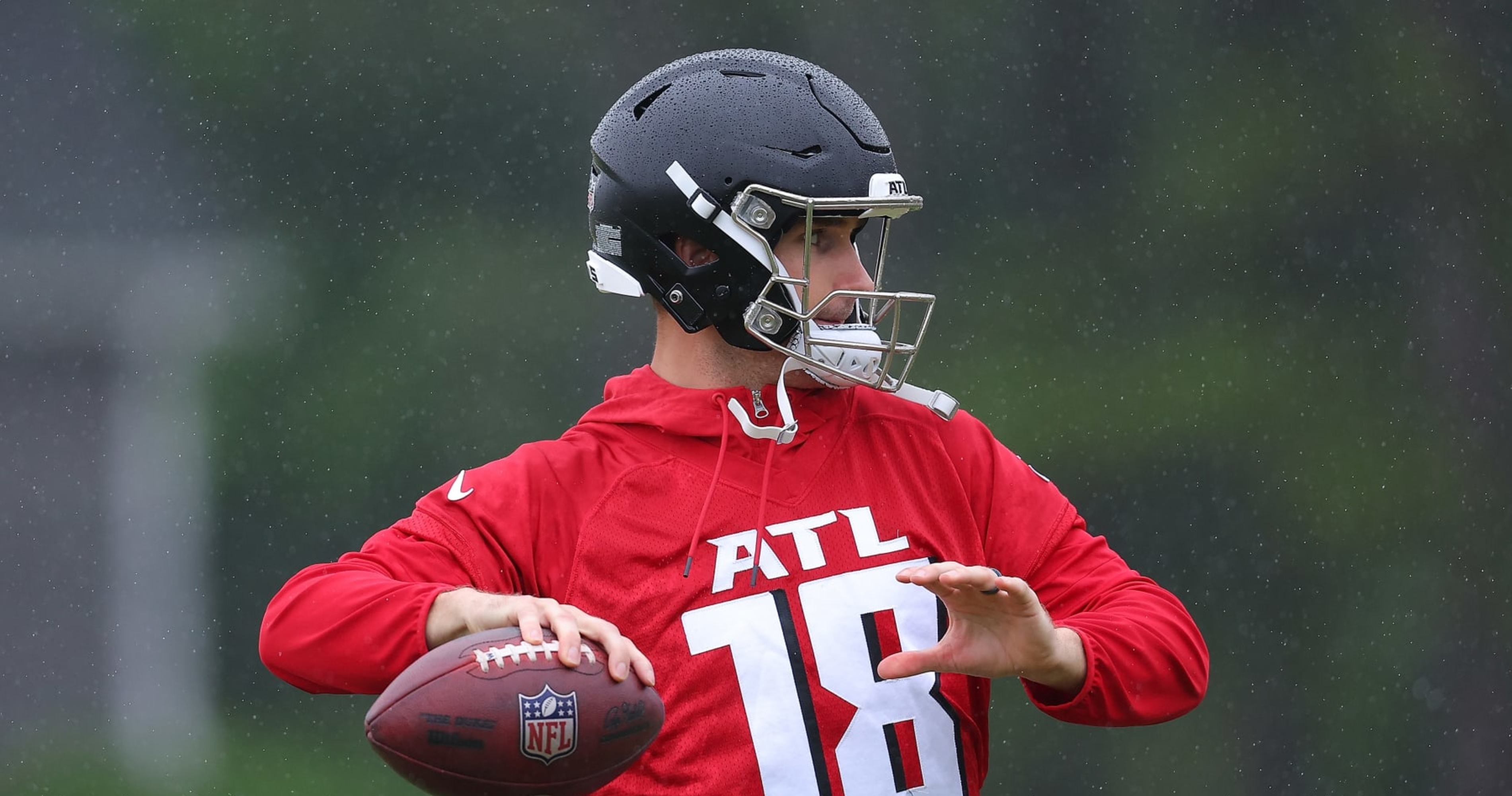 Kirk Cousins' 1st Photo in Falcons Uniform Revealed After Massive Free-Agent Contract