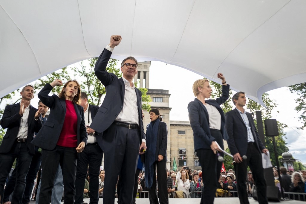 Meeting du Nouveau Front populaire à Montreuil, Dieudonné et Francis Lalanne candidats, manif anti-Netanyahou : les 3 infos de la nuit