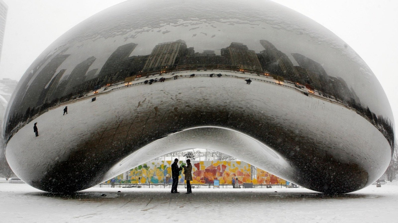 Chicago's iconic 'Bean' sculpture reopens to tourists after nearly a year