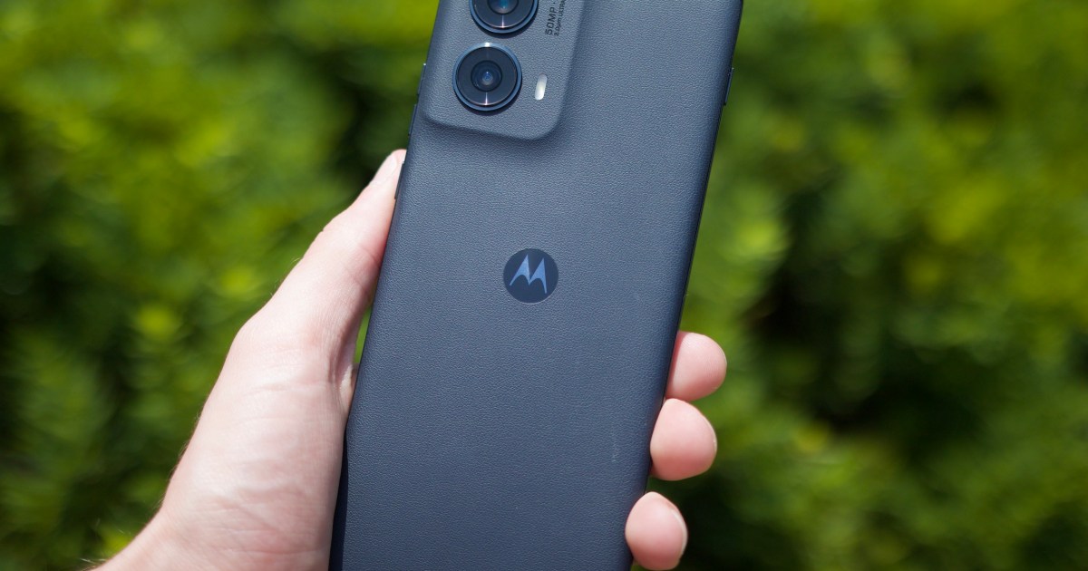 I thought Motorola’s new $550 Android phone would be great. I was wrong