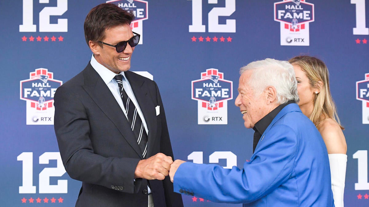 WATCH: Tom Brady receives another massive ring upon induction into Patriots Hall of Fame