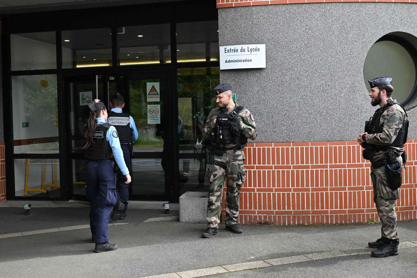 Agression au couteau d’une enseignante en plein cours : un lycéen mis en examen pour trois tentatives d’assassinat