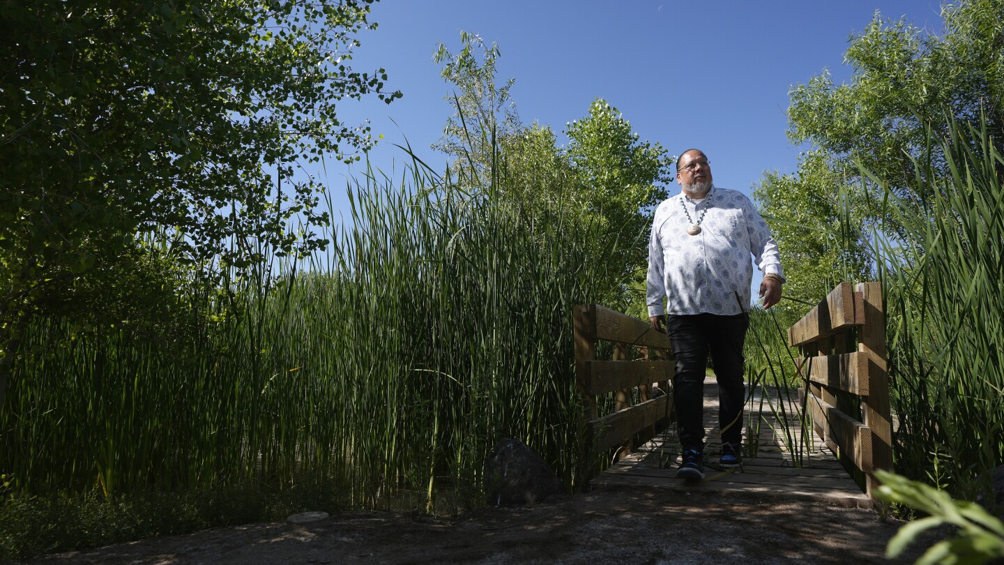 Water-rich Gila River tribe near Phoenix flexes its political muscles in a drying West